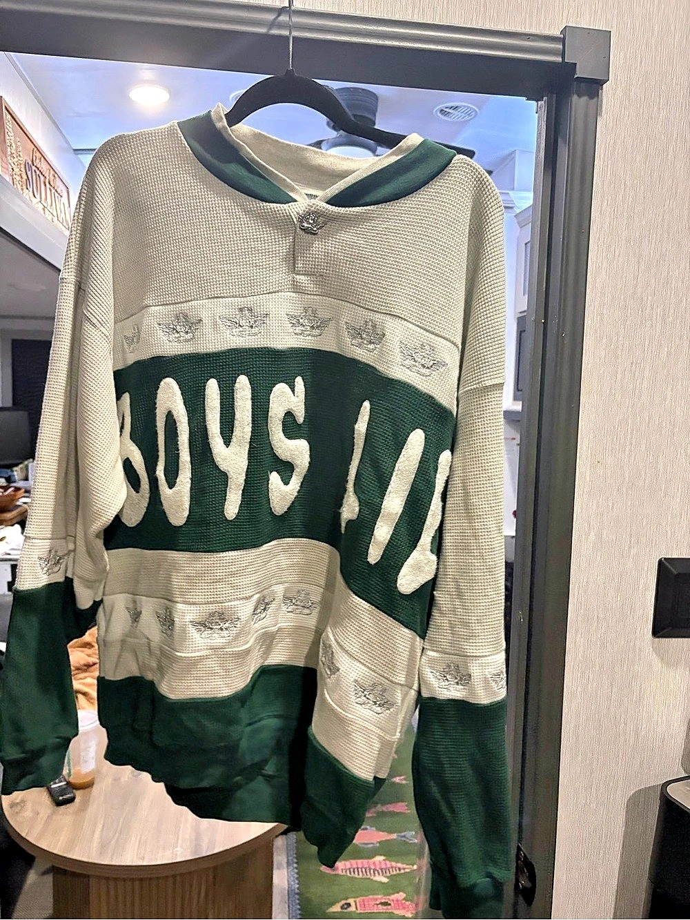 Boys Lie Green & White Boys Sweater Size M/L